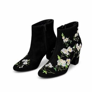 Forever 21 Black Suede Floral Embroidered Ankle Booties Block Heel Size 8
